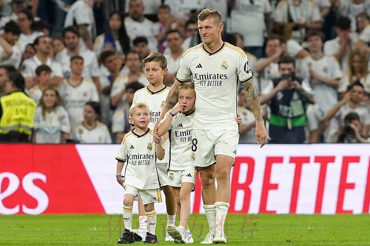 传承!克罗斯:会把8号给巴尔韦德 很荣幸由他接下 传承!克罗斯:会把8号给巴尔韦德 很荣幸由他接下